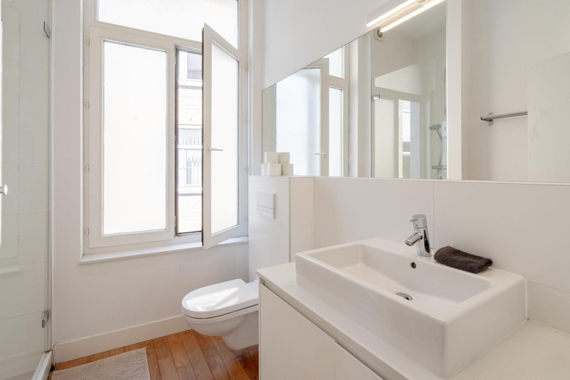 Light Modern Apartment In The Heart Of Antwerp Antuérpia Exterior foto